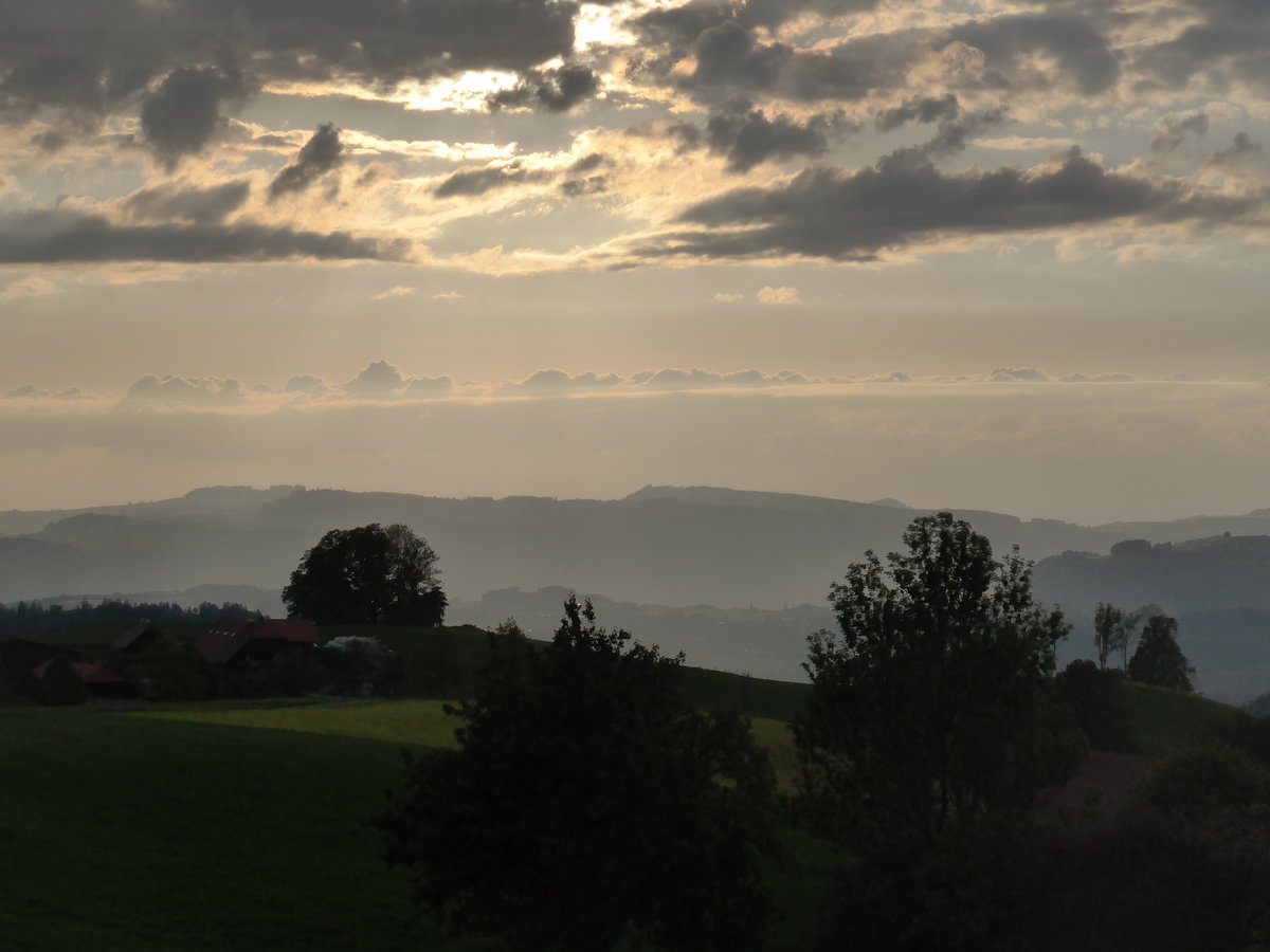 (192'990) - Abendstimmung am 11. Mai 2018 auf der Lueg ob Fahrni