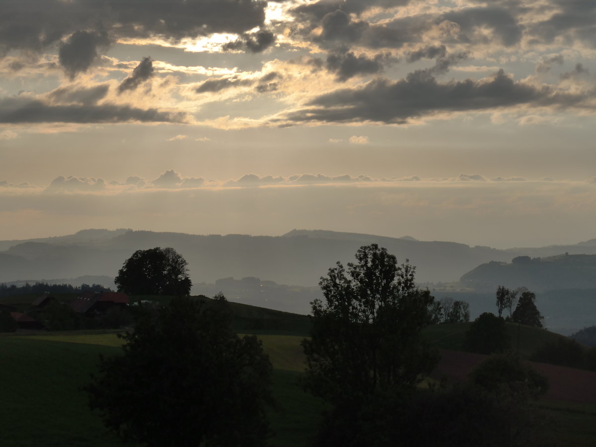 (192'991) - Abendstimmung am 11. Mai 2018 auf der Lueg ob Fahrni