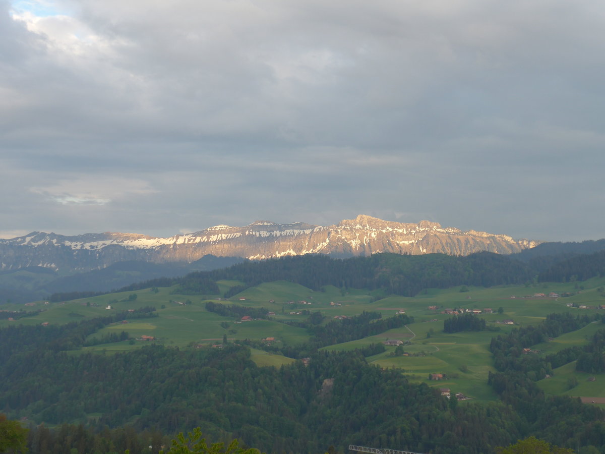 (192'995) - Der Sigriswilergrat am 11. Mai 2018 von der Lueg ob Fahrni aus