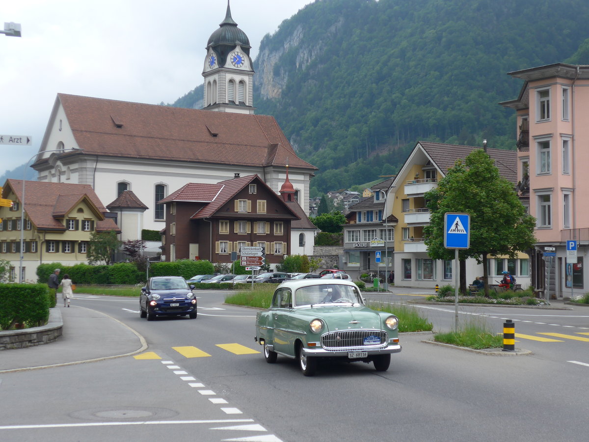 (193'036) - Opel - SZ 68'116 - am 20. Mai 2018 in Wolfenschiessen, Hauptstrasse