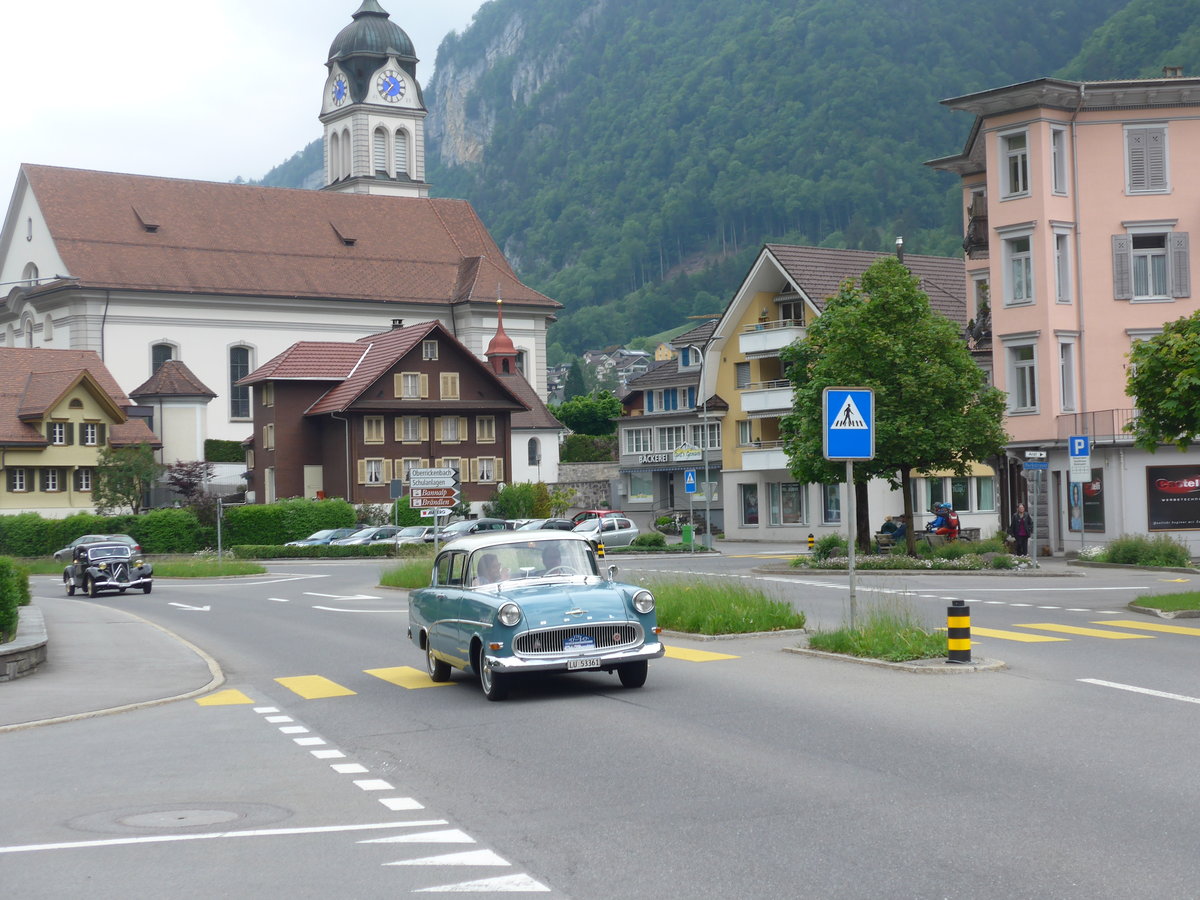 (193'037) - Opel - LU 53'361 - am 20. Mai 2018 in Wolfenschiessen, Hauptstrasse