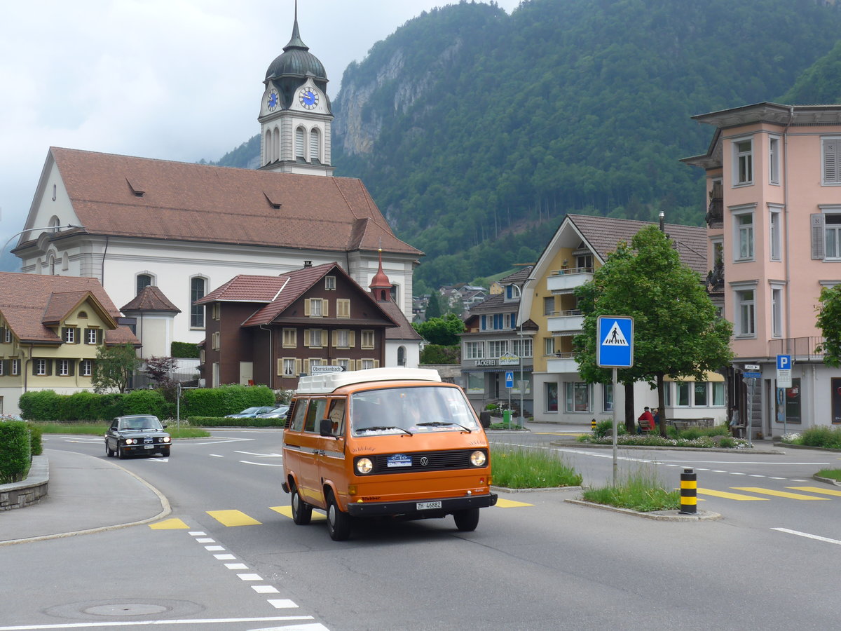 (193'050) - VW-Bus - ZH 46'882 - am 20. Mai 2018 in Wolfenschiessen, Hauptstrasse