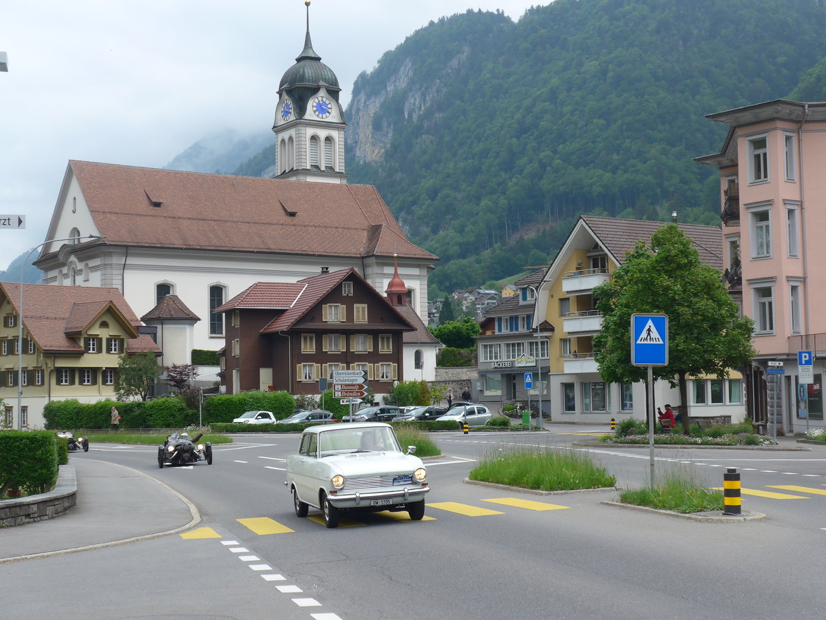 (193'118) - Opel - OW 1705 - am 20. Mai 2018 in Wolfenschiessen, Hauptstrasse