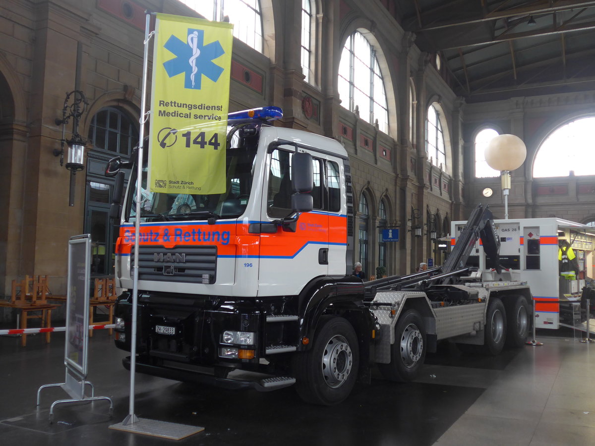(193'781) - Schutz & Rettung Z�rich - Nr. 196/ZH 29'833 - Mercedes am 9. Juni 2018 im Bahnhof Z�rich