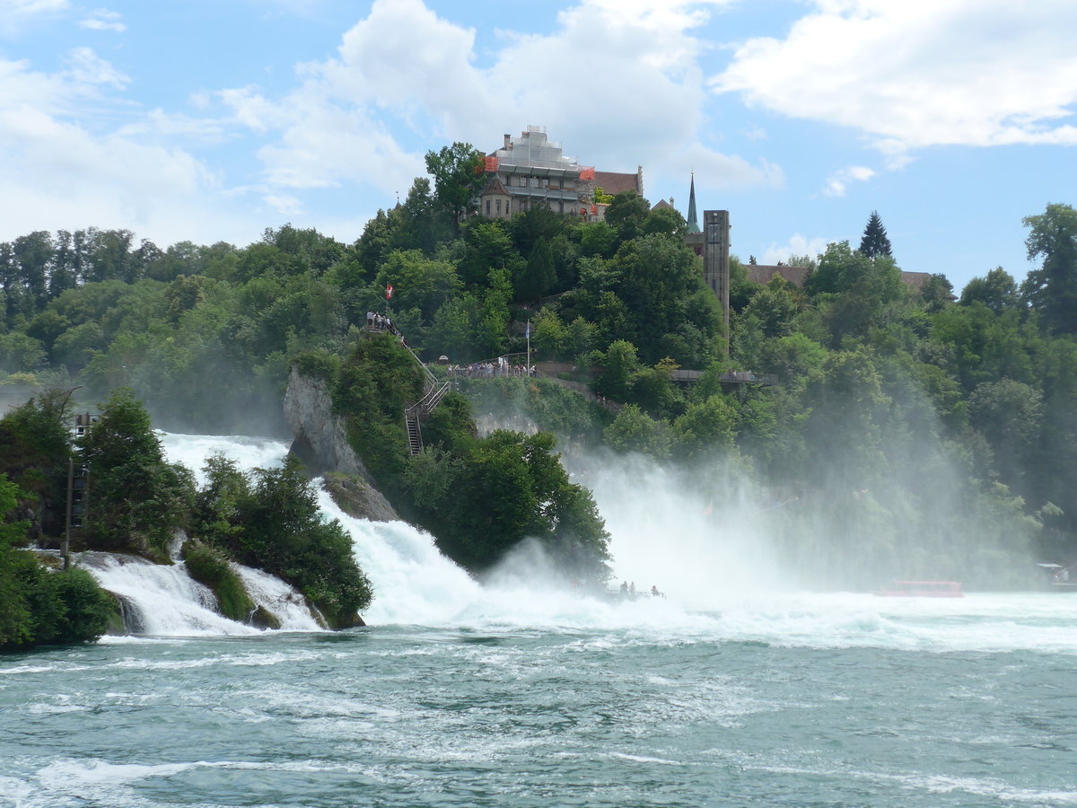 (193'970) - Der Rheinfall und Schloss Laufen am 10. Juni 2018 bei Neuhausen