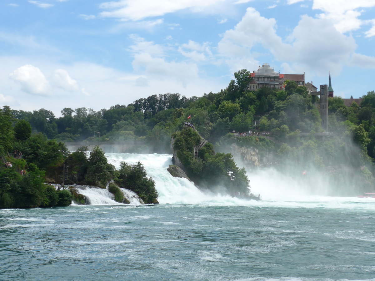 (193'971) - Der Rheinfall und Schloss Laufen am 10. Juni 2018 bei Neuhausen