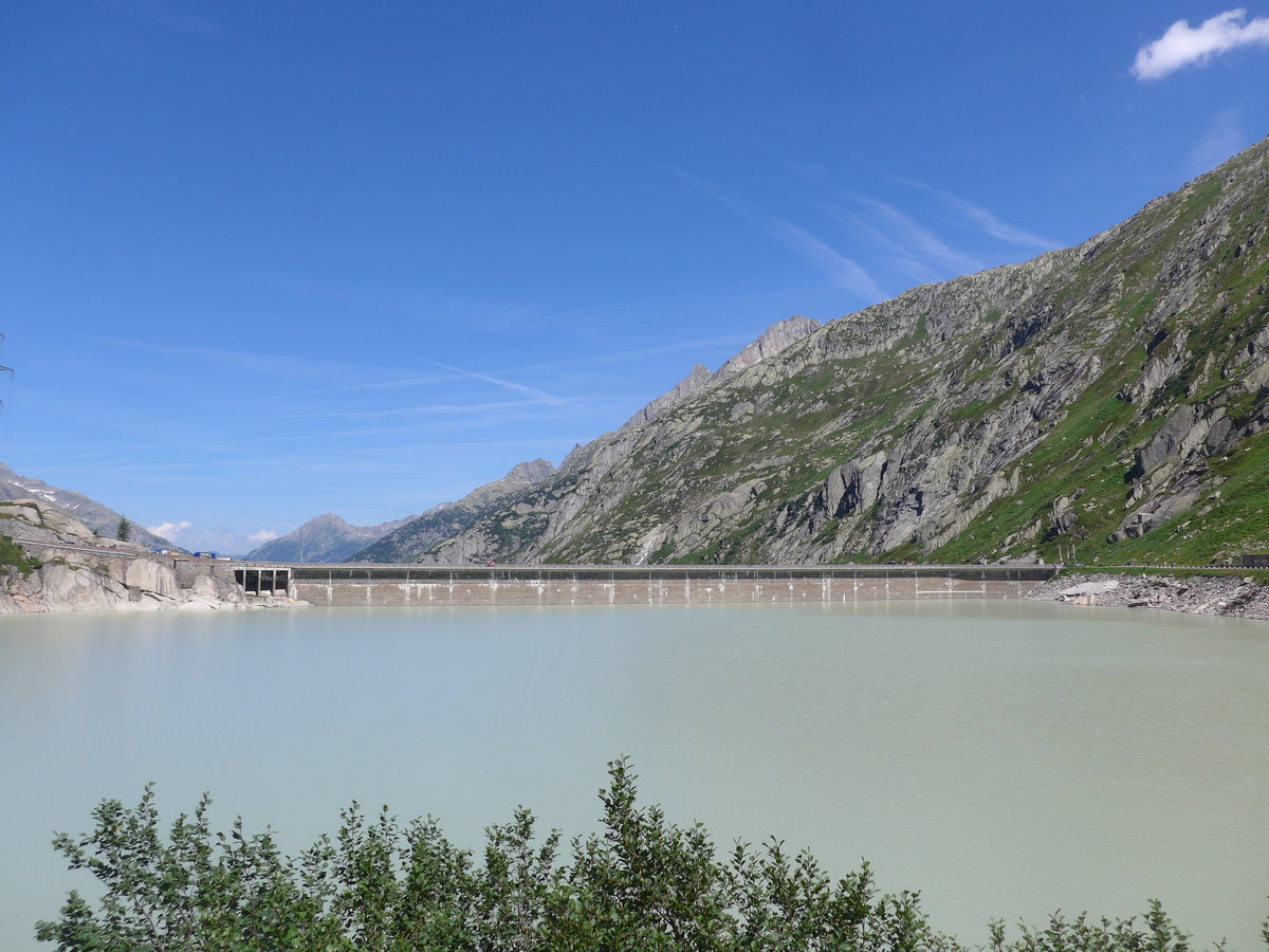 (195'257) - Der Grimselsee mit Staumauer am 29. Juli 2018 am Grimselpass