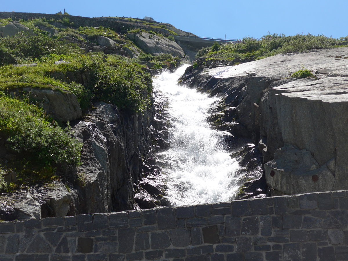 (195'261) - Bergbach am 29. Juli 2018 am Grimselpass