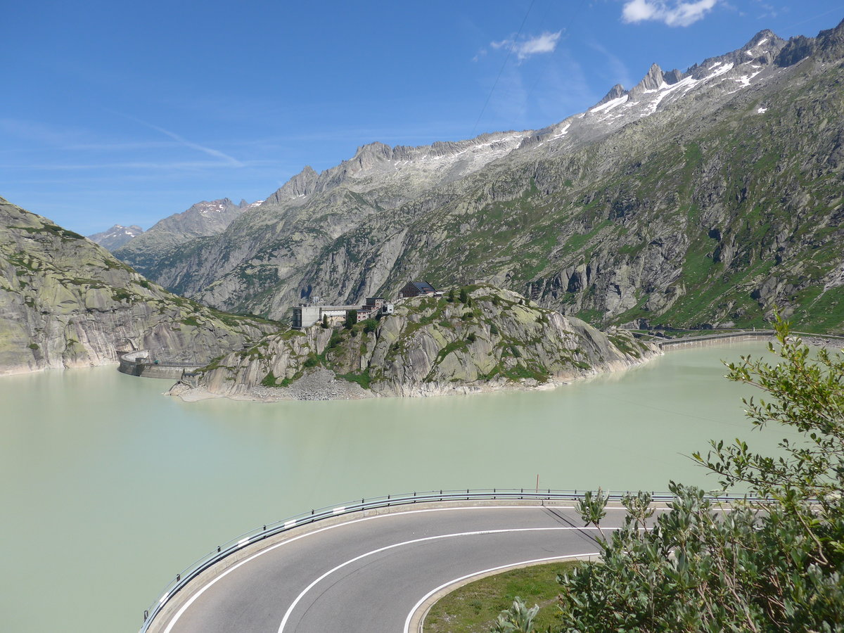(195'263) - Der Grimselsee mit Hospiz am 29. Juli 2018 am Grimselpass