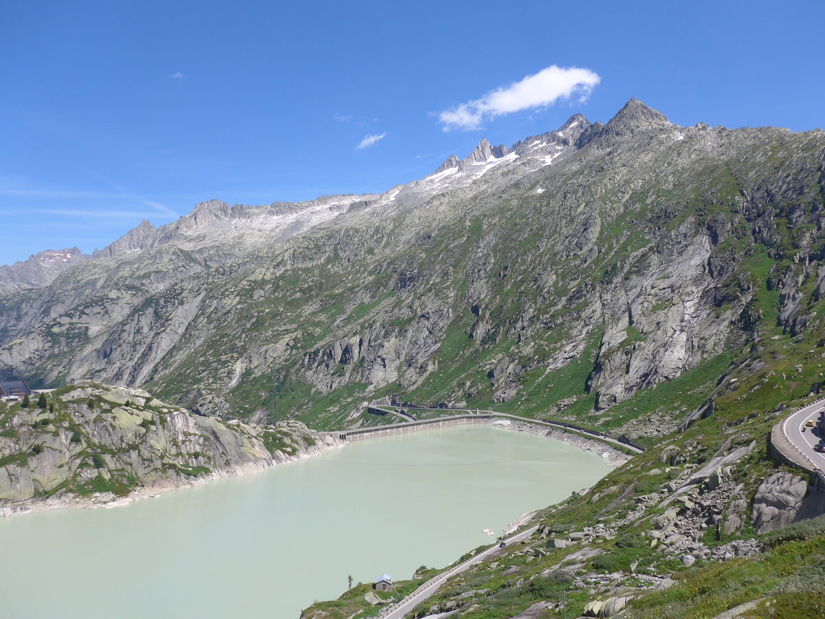 (195'267) - Der Grimselsee und Staumauer am 29. Juli 2018 am Grimselpass
