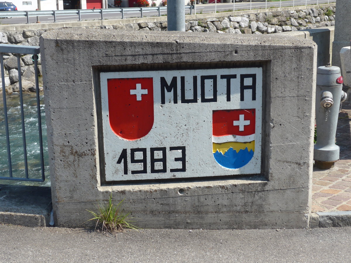 (195'397) - Gedenkstein von der Muota von 1983 am 1. August 2018 in Muotathal