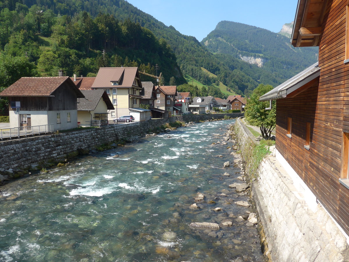 (195'399) - Die Muota am 1. August 2018 in Muotathal