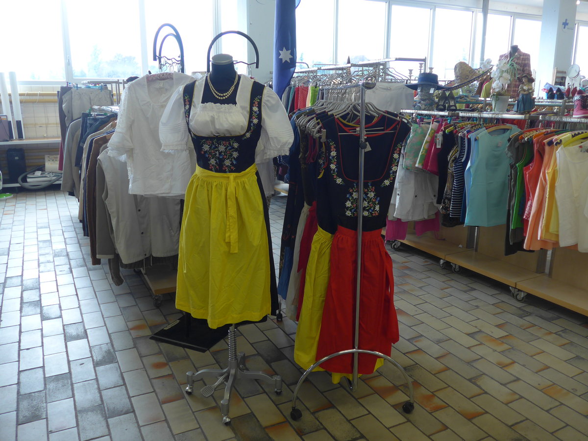 (195'848) - Dirndl am 17. August 2018 im BrockiShop Thun