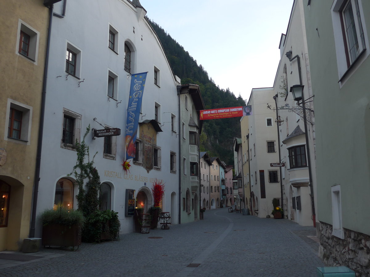 (196'866) - In der Altstadt von Rattenberg am 11. September 2018