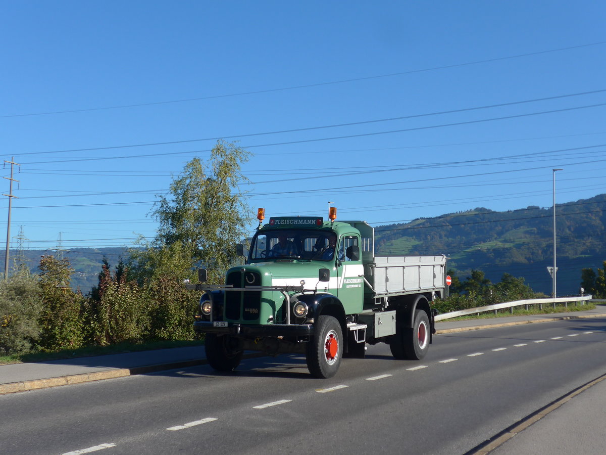 (198'155) - Fleischmann, Altendorf - SZ 529 - Berna am 13. Oktober 2018 in Bilten, Sch�niserstrasse