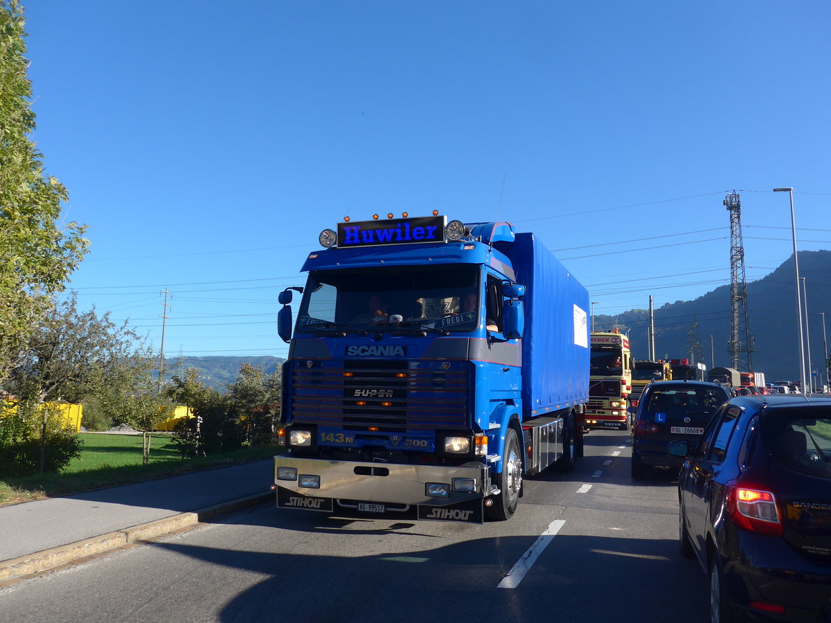 (198'214) - Huwiler - AG 99'517 - Scania am 13. Oktober 2018 in Bilten, Sch�niserstrasse