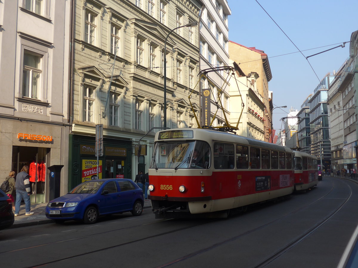 (198'384) - DPP-Tram - Nr. 8556 - am 18. Oktober 2018 in Praha