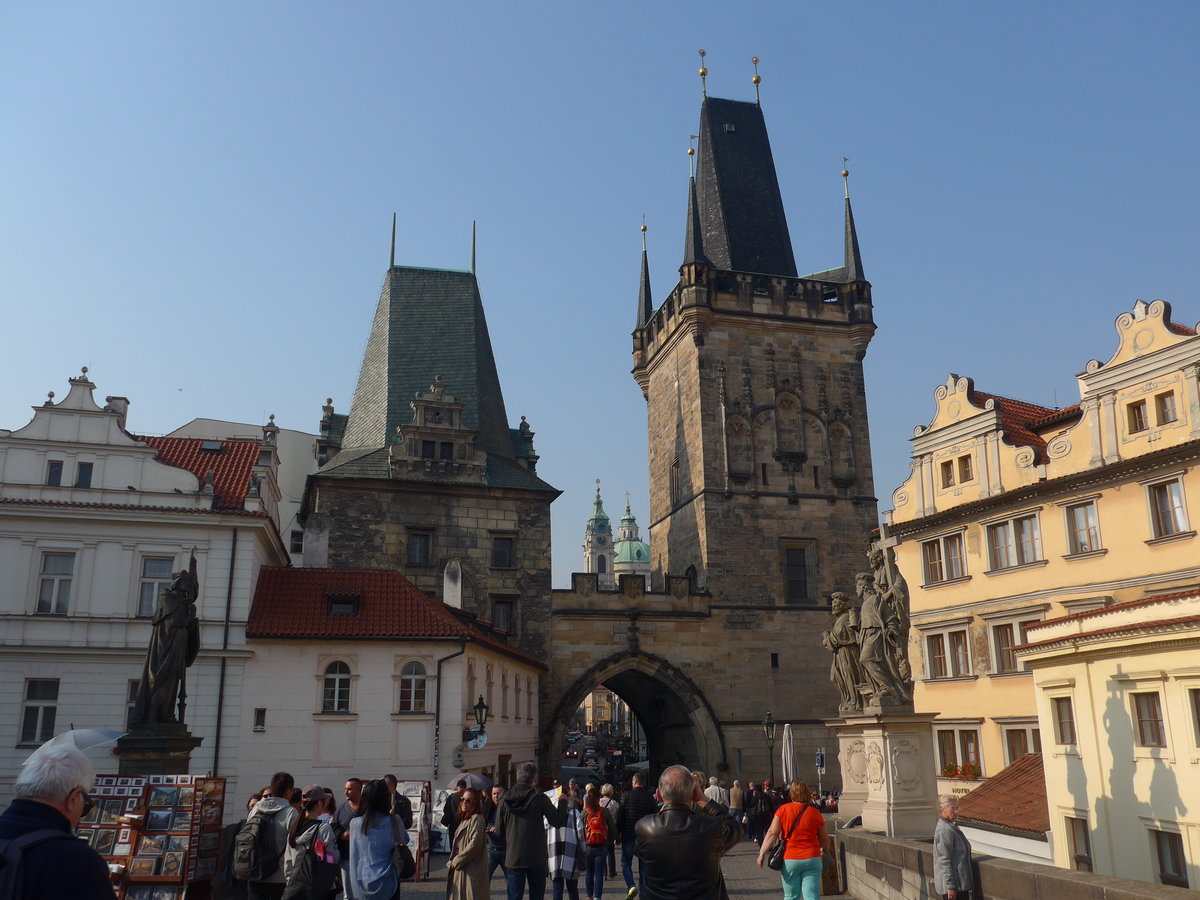 (198'410) - Kleinseitner Br�ckent�rme am 18. Oktober 2018 in Praha