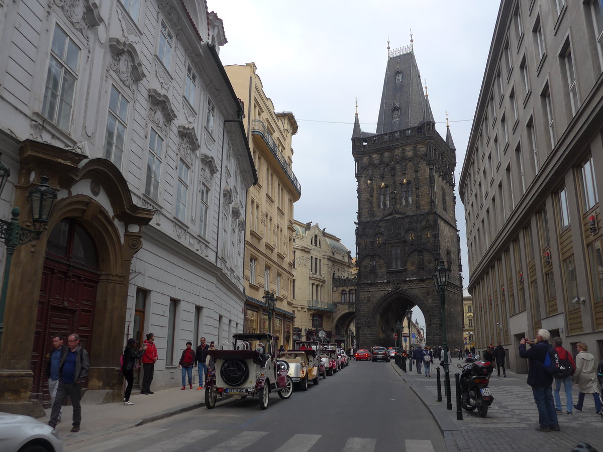 (198'736) - Der Pulverturm am 19. Oktober 2018 in Praha
