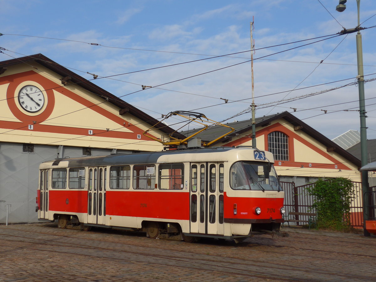 (198'781) - DPP-Tram - Nr. 7174 - am 20. Oktober 2018 in Praha, �PNV-Museum