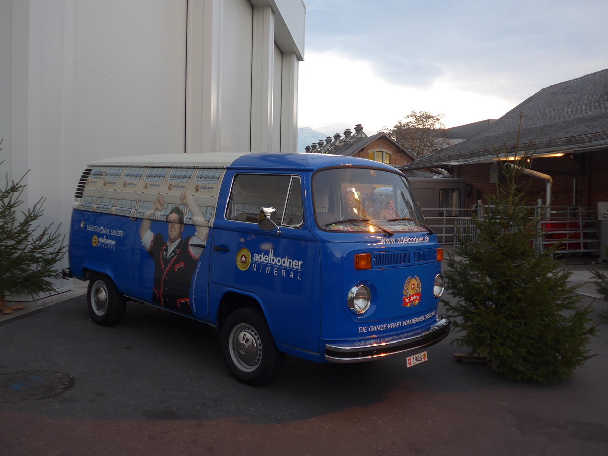 (199'271) - Mineralquelle Adelboden - VW-Bus am 4. November 2018 an der Neuland in Thun