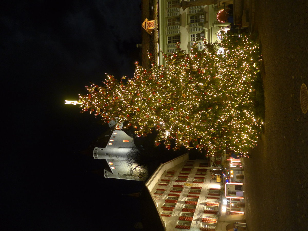 (200'072) - Weihnachtsbaum mit Schloss am 20. Dezember 2018 in Thun