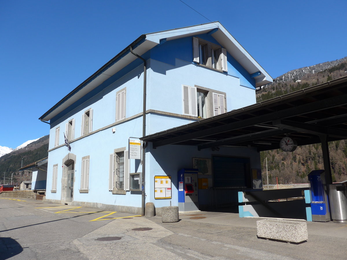 (202'555) - Der Bahnhof von Ambr�-Piotta am 19. M�rz 2019