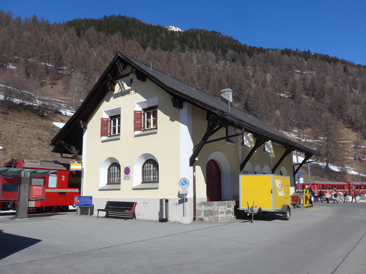 (202'607) - Der Bahnhof Susch am 20. M�rz 2019