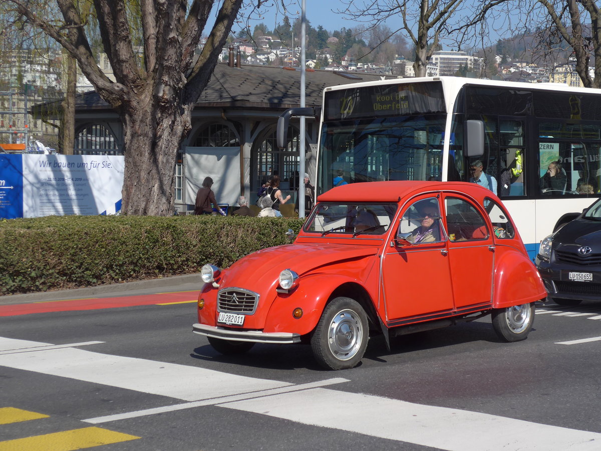 (203'340) - Citro�n - LU 282'011 - am 30. M�rz 2019 beim Bahnhof Luzern