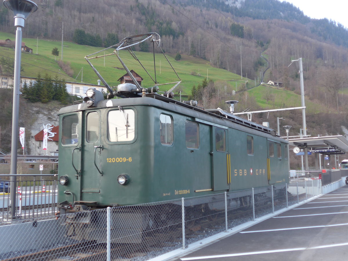 (203'411) - SBB-Lokomotive - Nr. 120'009-6 - am 30. M�rz 2019 im Bahnhof Alpnachstad