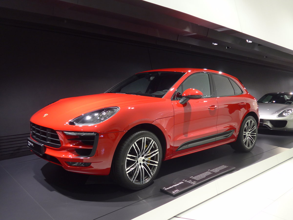 (204'637) - Porsche Macan am 9. Mai 2019 in Zuffenhausen, Porsche Museum