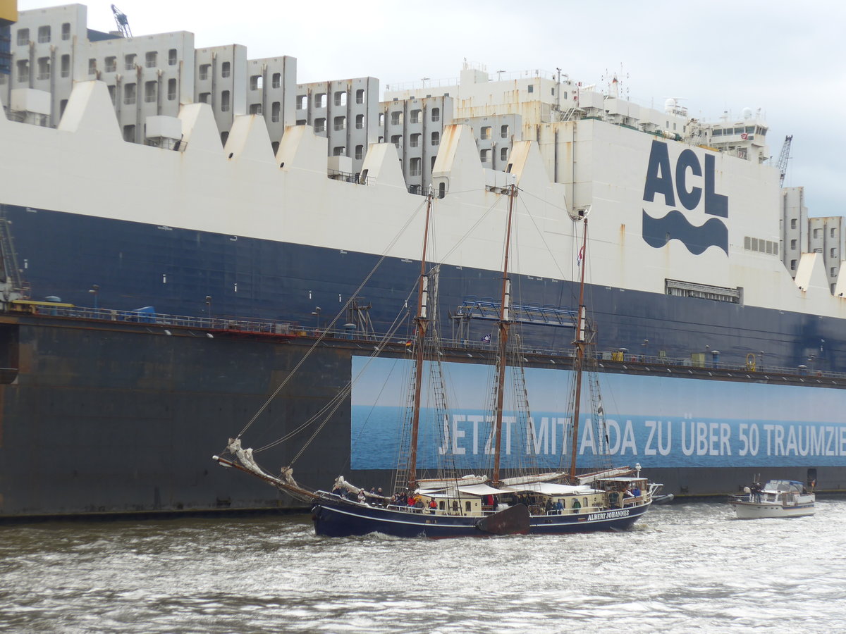 (204'754) - 830. Hafengeburtstag mit Schiffsparade am 10. Mai 2019 auf der Elbe in Hamburg