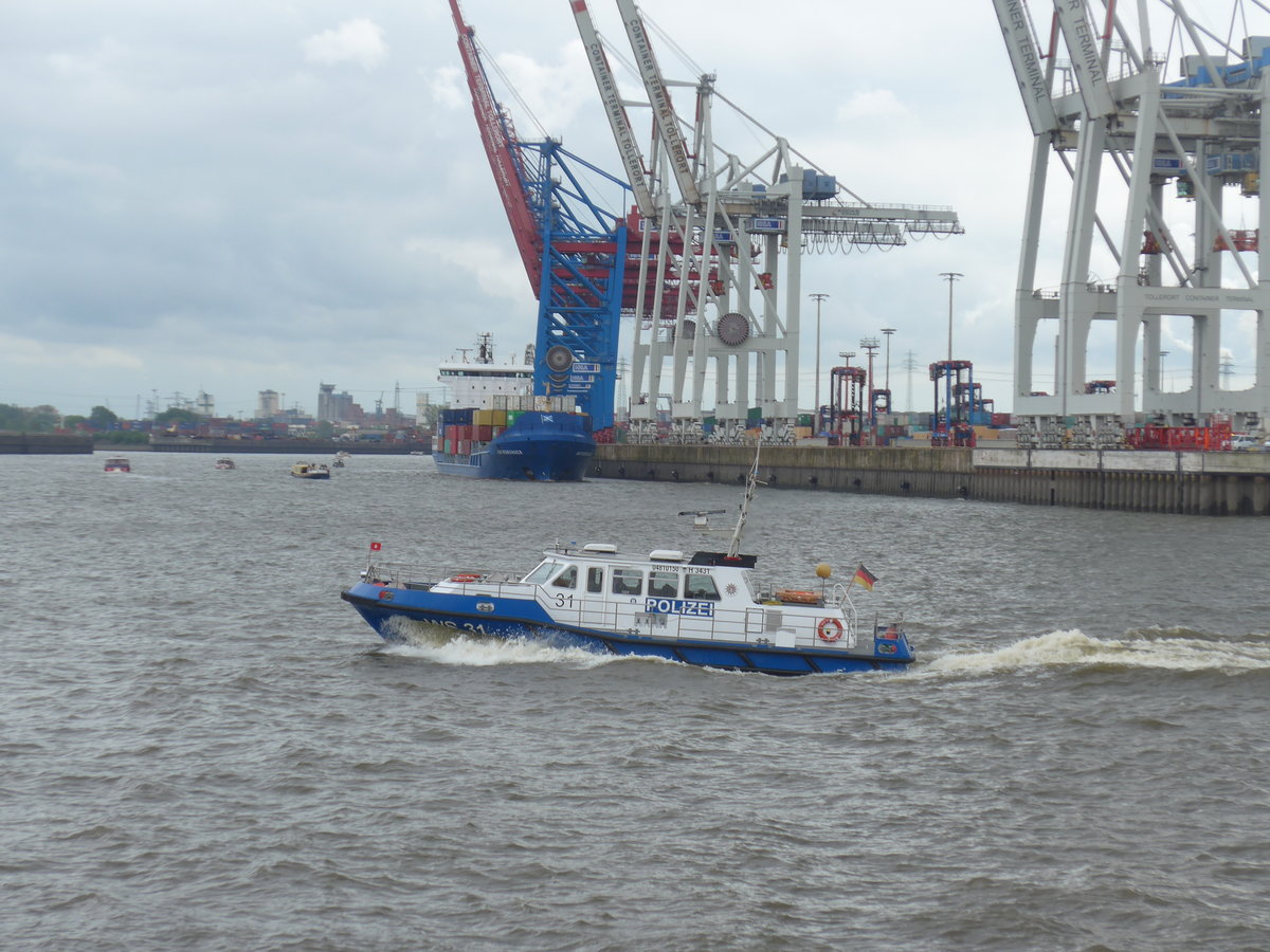 (204'768) - 830. Hafengeburtstag mit Schiffsparade am 10. Mai 2019 auf der Elbe in Hamburg