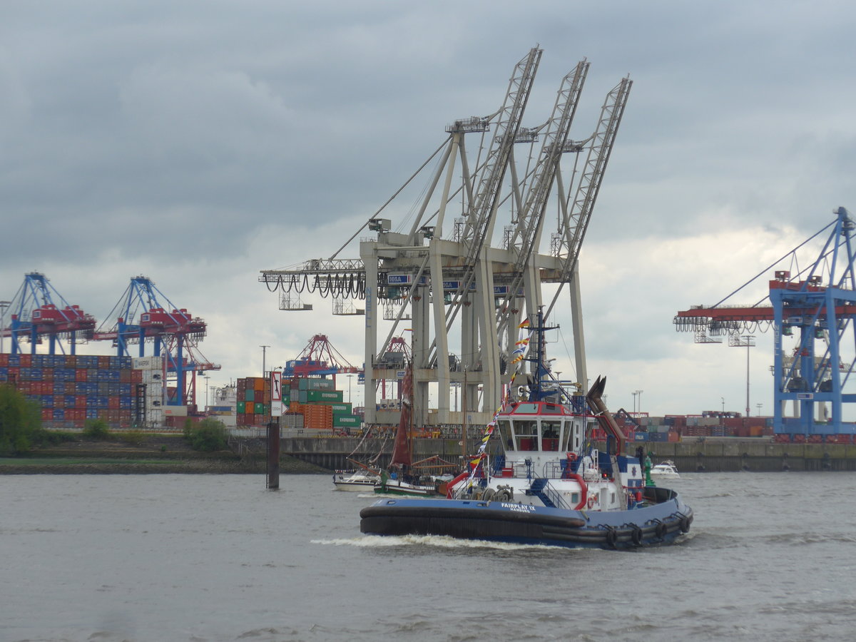 (204'777) - 830. Hafengeburtstag mit Schiffsparade am 10. Mai 2019 auf der Elbe in Hamburg