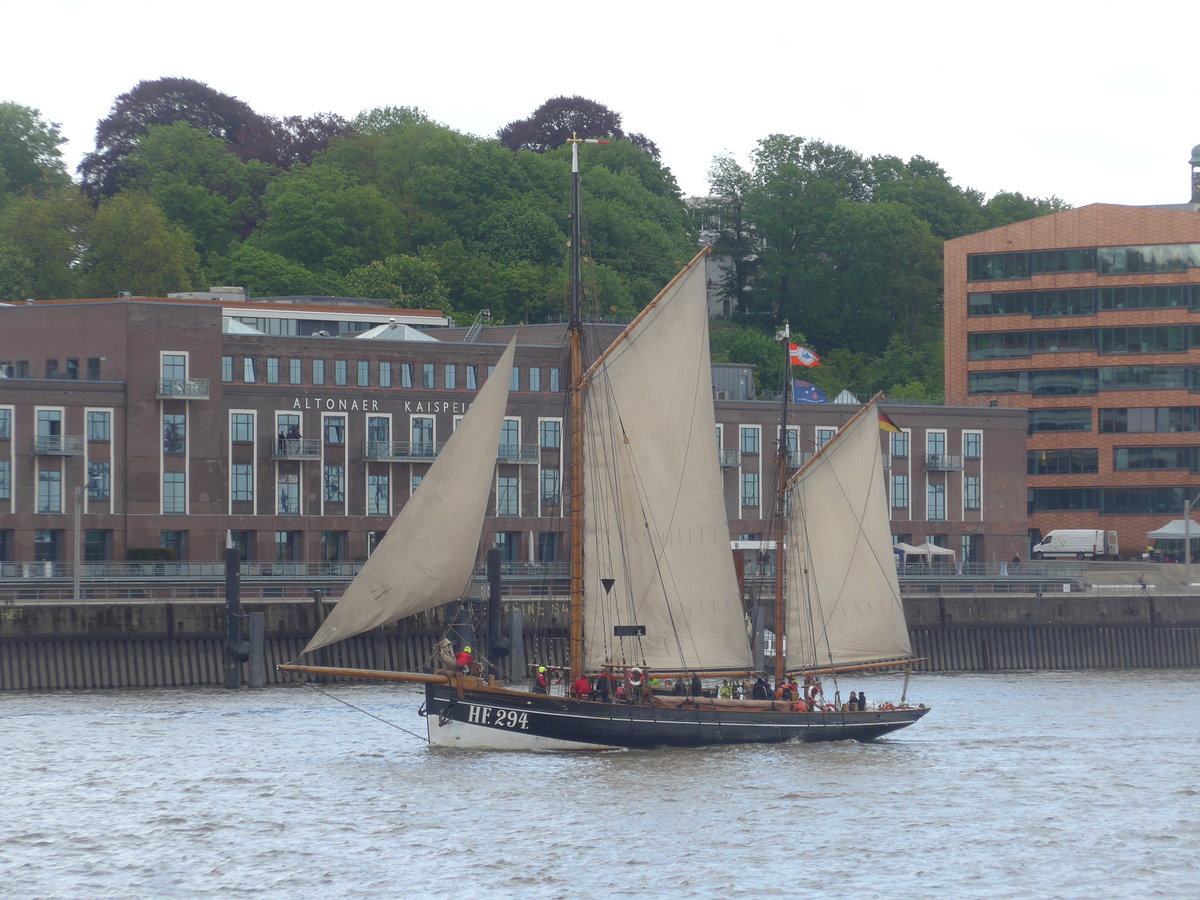 (204'815) . 830. Hafengeburtstag mit Schiffsparade am 10. Mai 2019 auf der Elbe in Hamburg