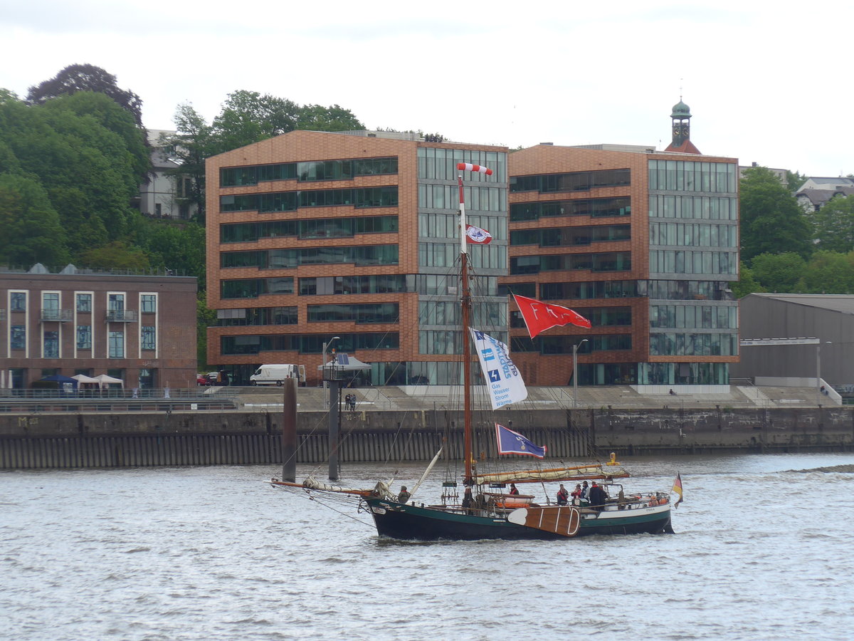 (204'816) - 830. Hafengeburtstag mit Schiffsparade am 10. Mai 2019 auf der Elbe in Hamburg