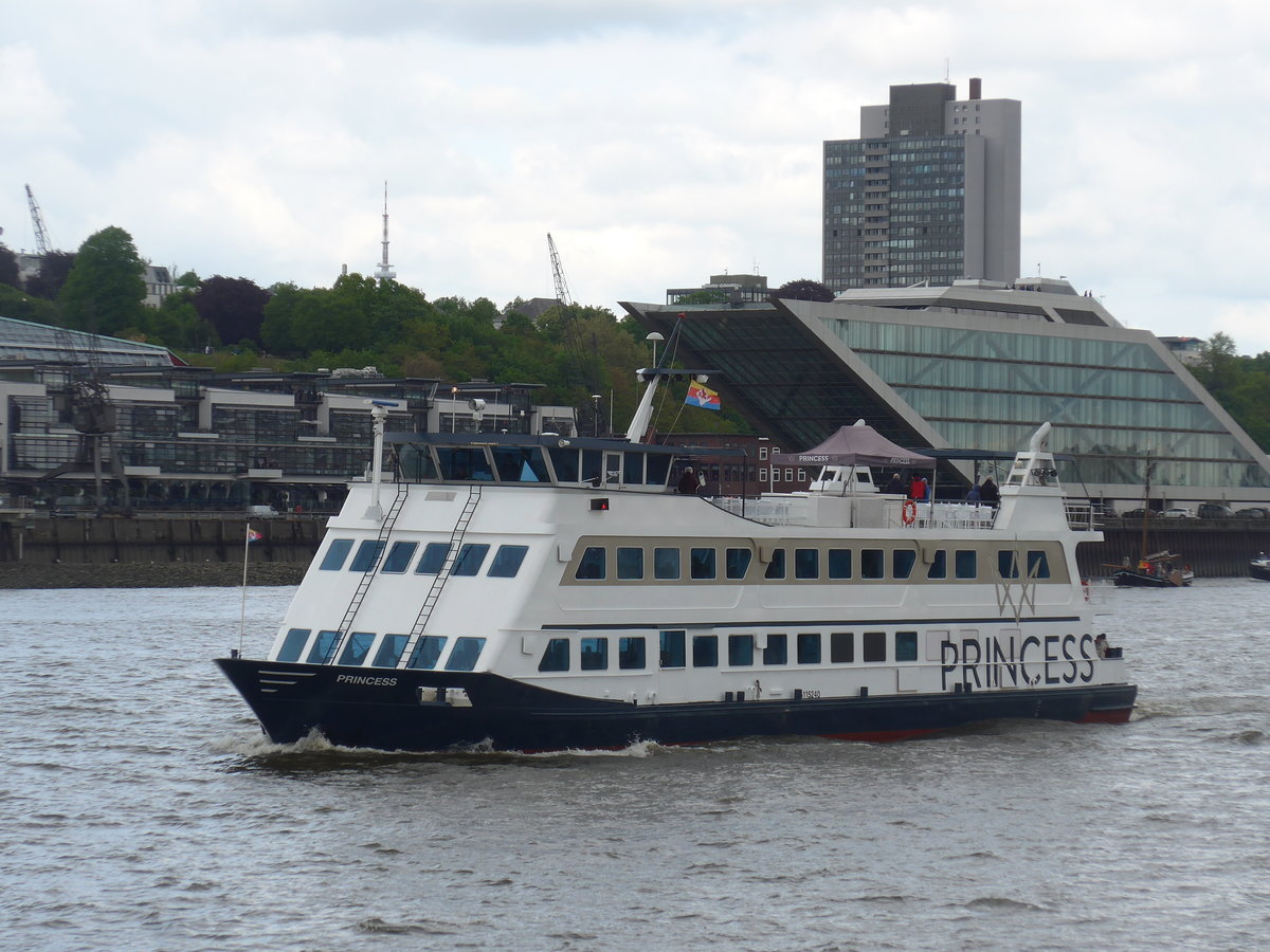 (204'819) - 830. Hafengeburtstag mit Schiffsparade am 10. Mai 2019 auf der Elbe in Hamburg