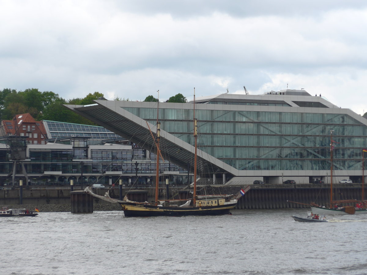 (204'823) - 830. Hafengeburtstag mit Schiffsparade am 10. Mai 2019 auf der Elbe in Hamburg