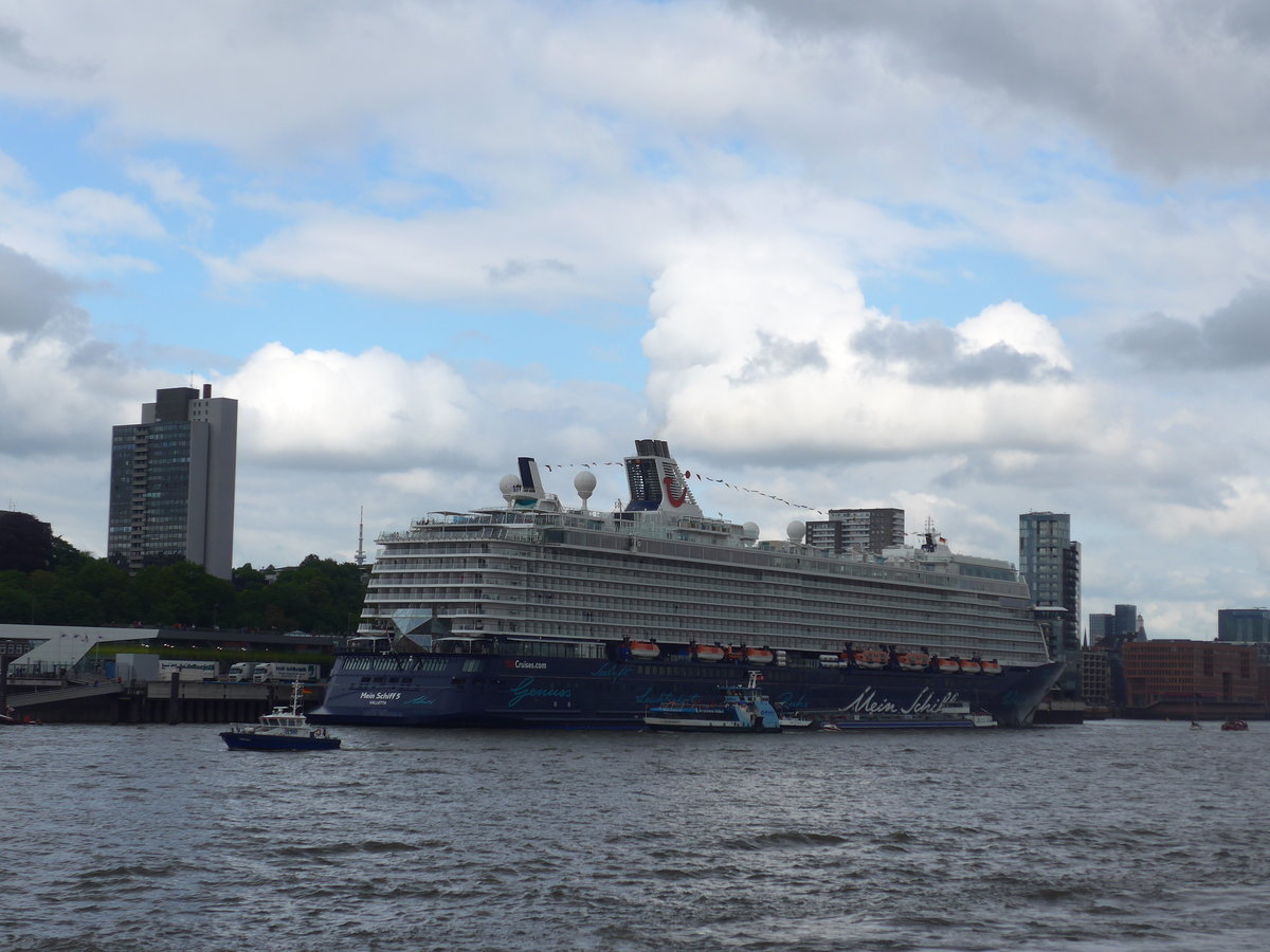 (204'824) - 830. Hafengeburtstag mit Schiffsparade am 10. Mai 2019 auf der Elbe in Hamburg