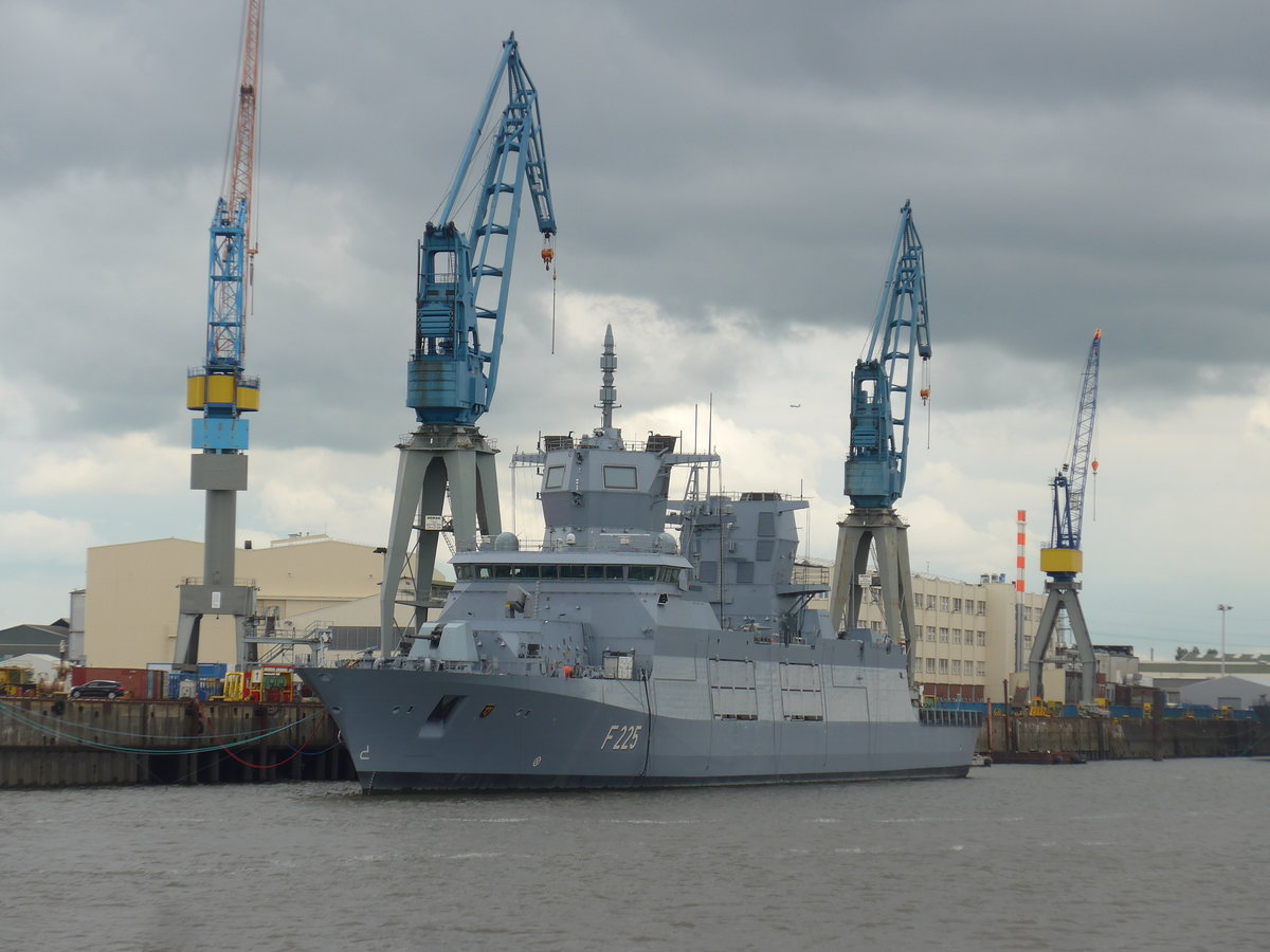 (204'831) - 830. Hafengeburtstag mit Schiffsparade am 10. Mai 2019 auf der Elbe in Hamburg