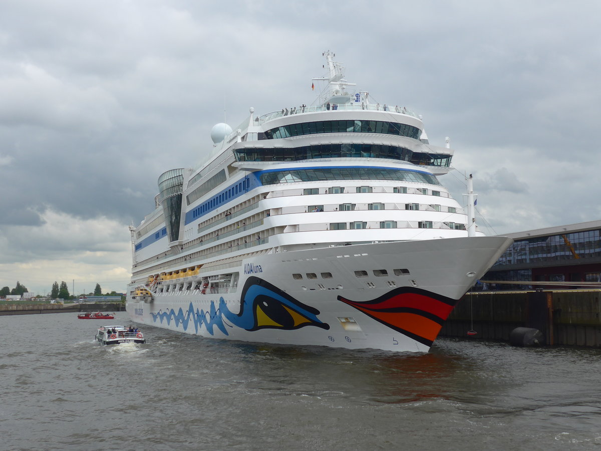 (204'838) - 830. Hafengeburtstag mit Schiffsparade am 10. Mai 2019 auf der Elbe in Hamburg