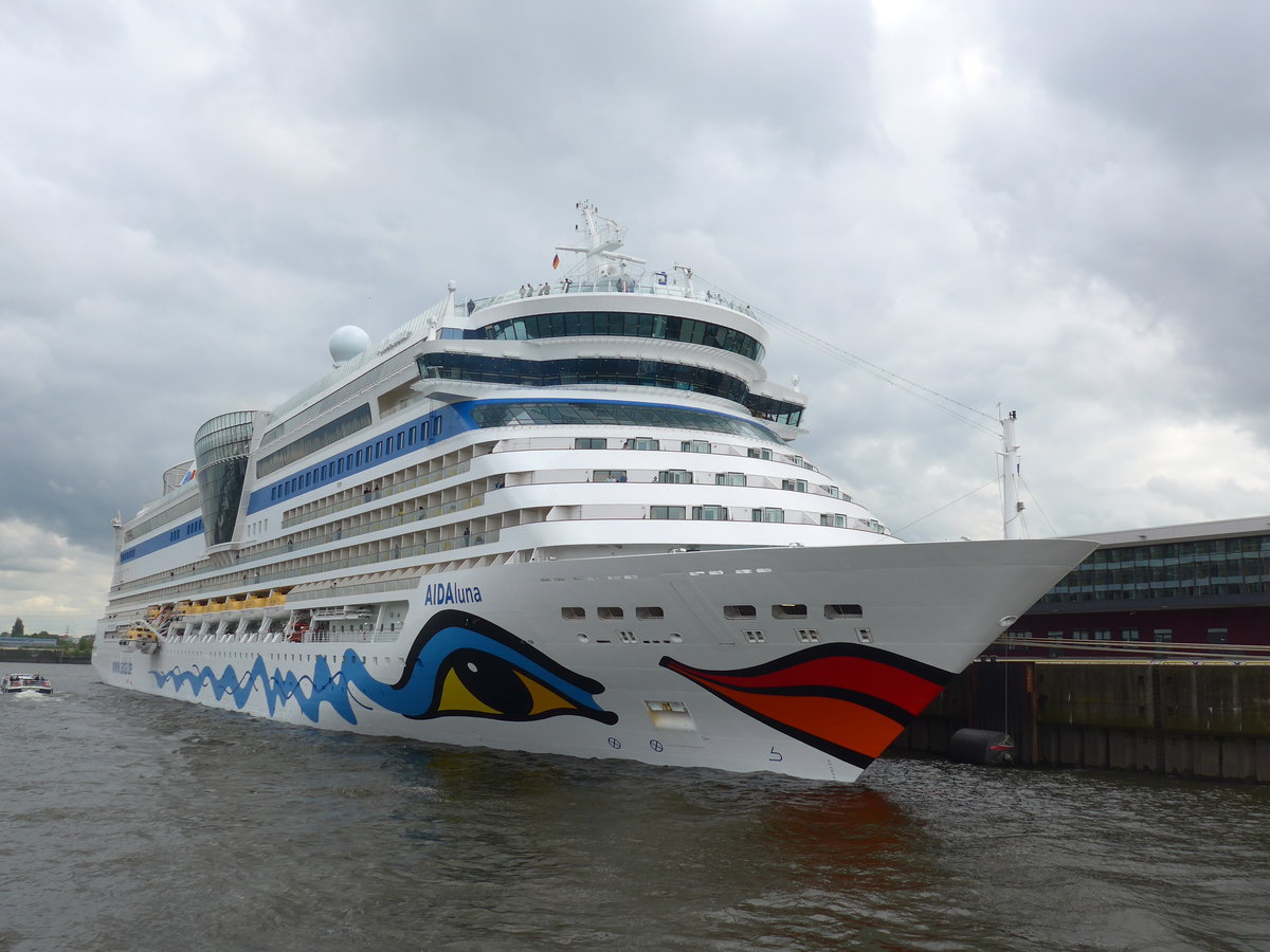 (204'839) - 830. Hafengeburtstag mit Schiffsparade am 10. Mai 2019 auf der Elbe in Hamburg