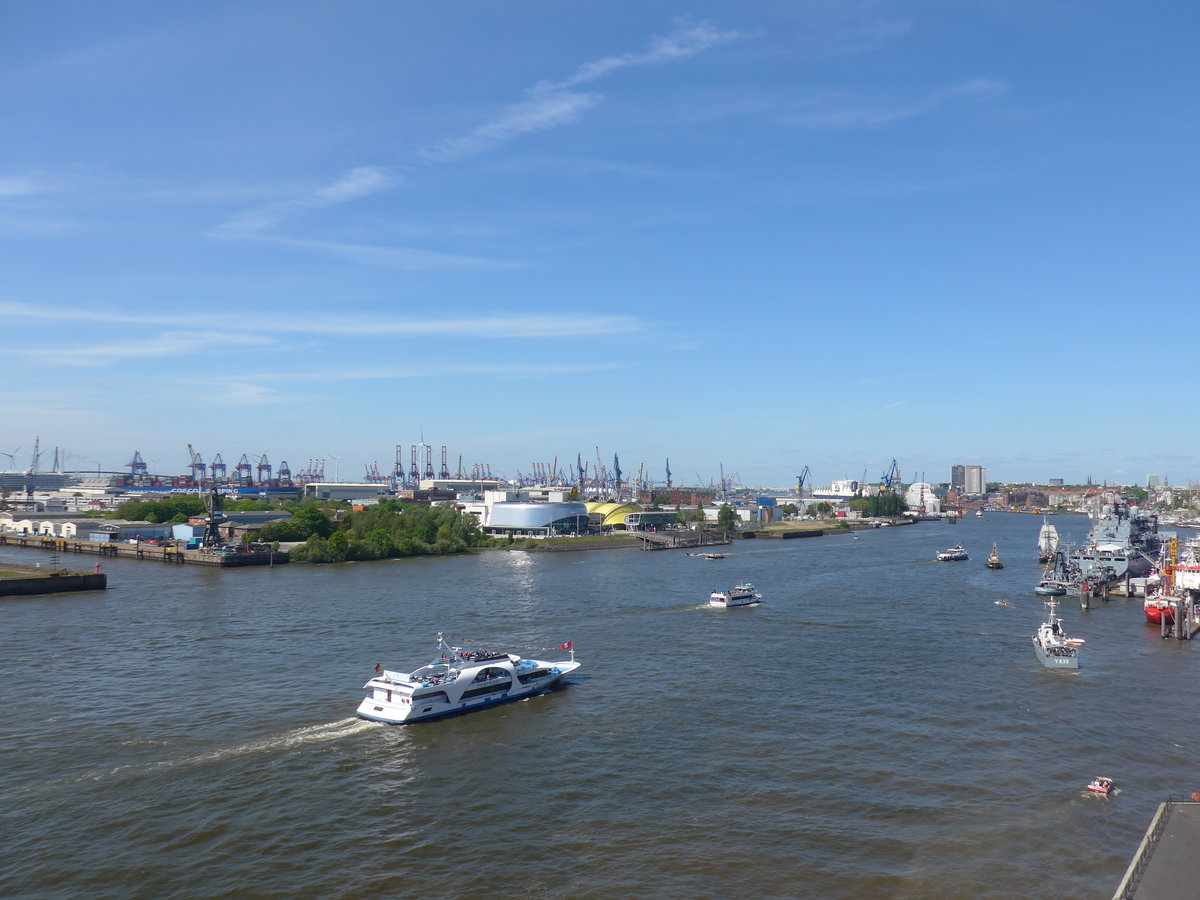 (204'896) - 830. Hafengeburtstag am 11. Mai 2019 auf der Elbe in Hamburg