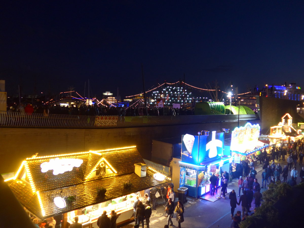 (204'976) - 830. Hafengeburtstag am Abend am 11. Mai 2019 in Hamburg