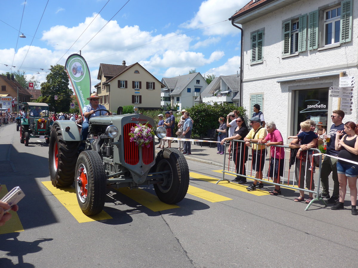 (206'698) - H�rlimann am 23. Juni 2019 am Jodlerfest-Umzug in Winterthur