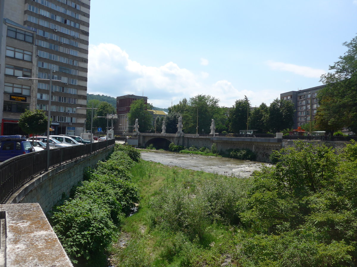 (207'235) - An der Jantra am 4. Juli 2019 in Gabrovo