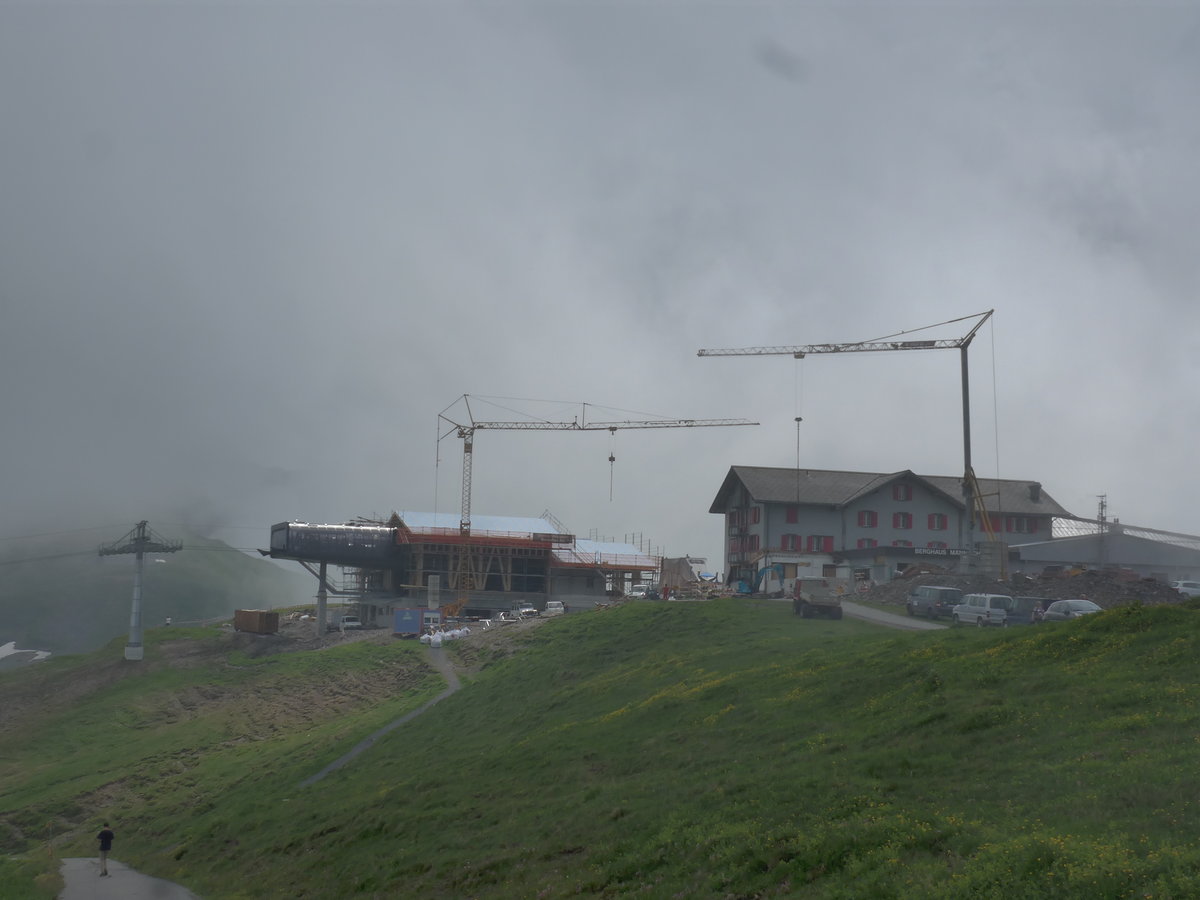 (207'744) - Bergstation der neuen M�nnlichenbahn mit Berghaus M�nnlichen am 9. Juli 2019 auf dem M�nnlichen