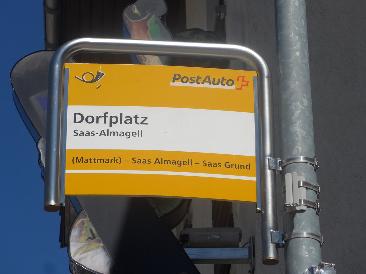 (209'003) - PostAuto-Haltestelle - Saas-Almagell, Dorfplatz - am 18. August 2019