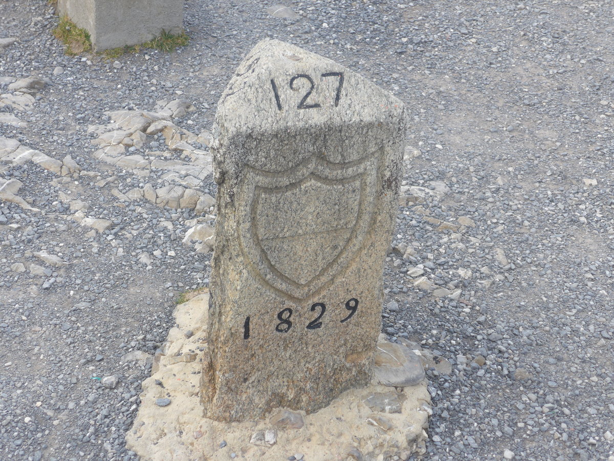 (209'143) - Grenzstein Obwaldner-Seite am 31. August 2019 auf dem Brienzer Rothorn