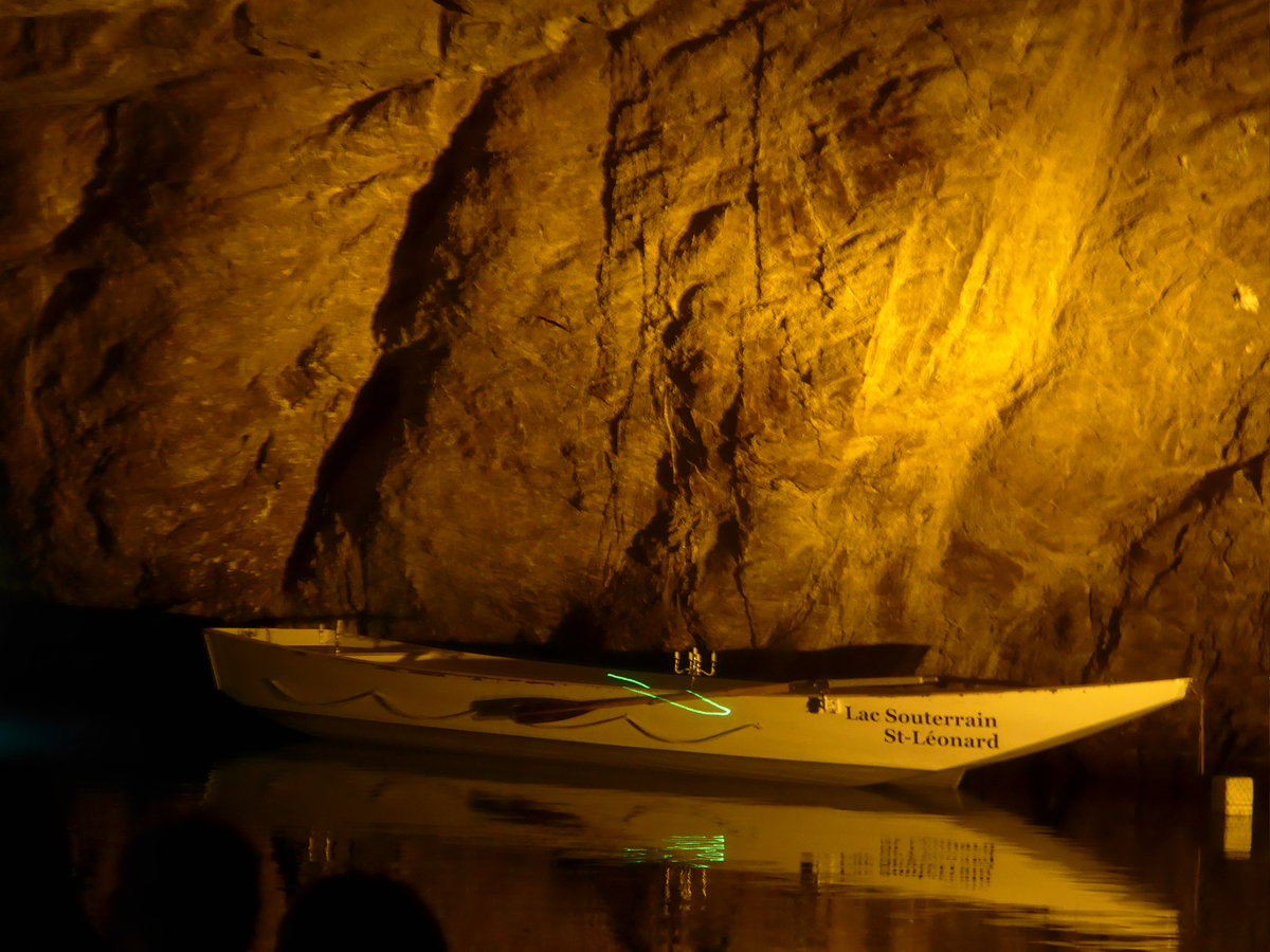 (209'518) - Hochzeitsboot auf dem Lac Souterrain am 9. September 2019 in Saint-L�onard